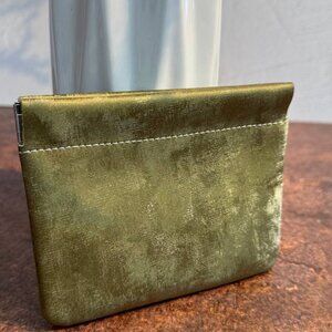 EliteSilk— Premium Card Holder